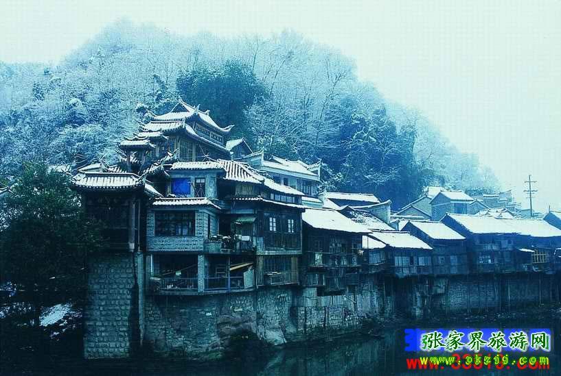 長(zhǎng)沙往返A(chǔ)8線：鳳凰古城、梵凈山、德夯苗寨汽車三日游